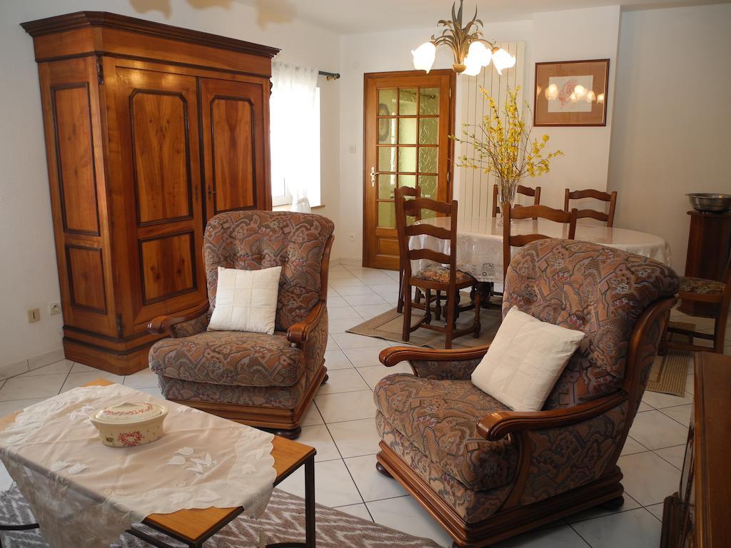 Au Pied Du Chateau Lichtenberg Room photo